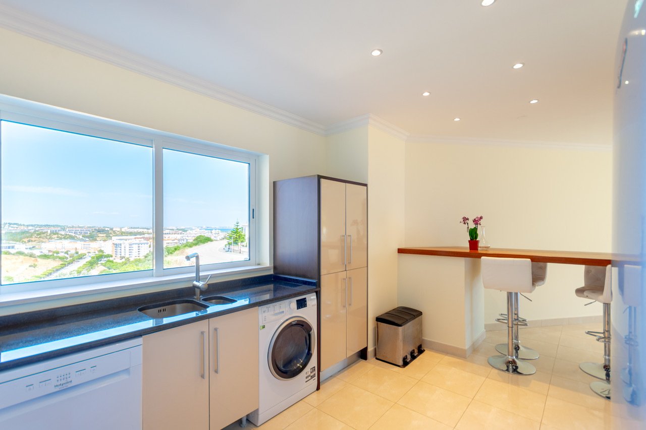 Appartement+3.5+pie-ces+Piscines+-+garage+a-+Lagos+-+Cuisine+Vue