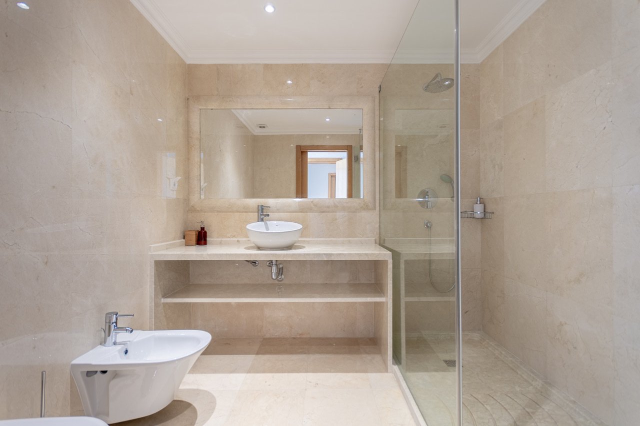 Appartement+3.5+pie-ces+Piscines+-+garage+a-+Lagos+-+WC (1)